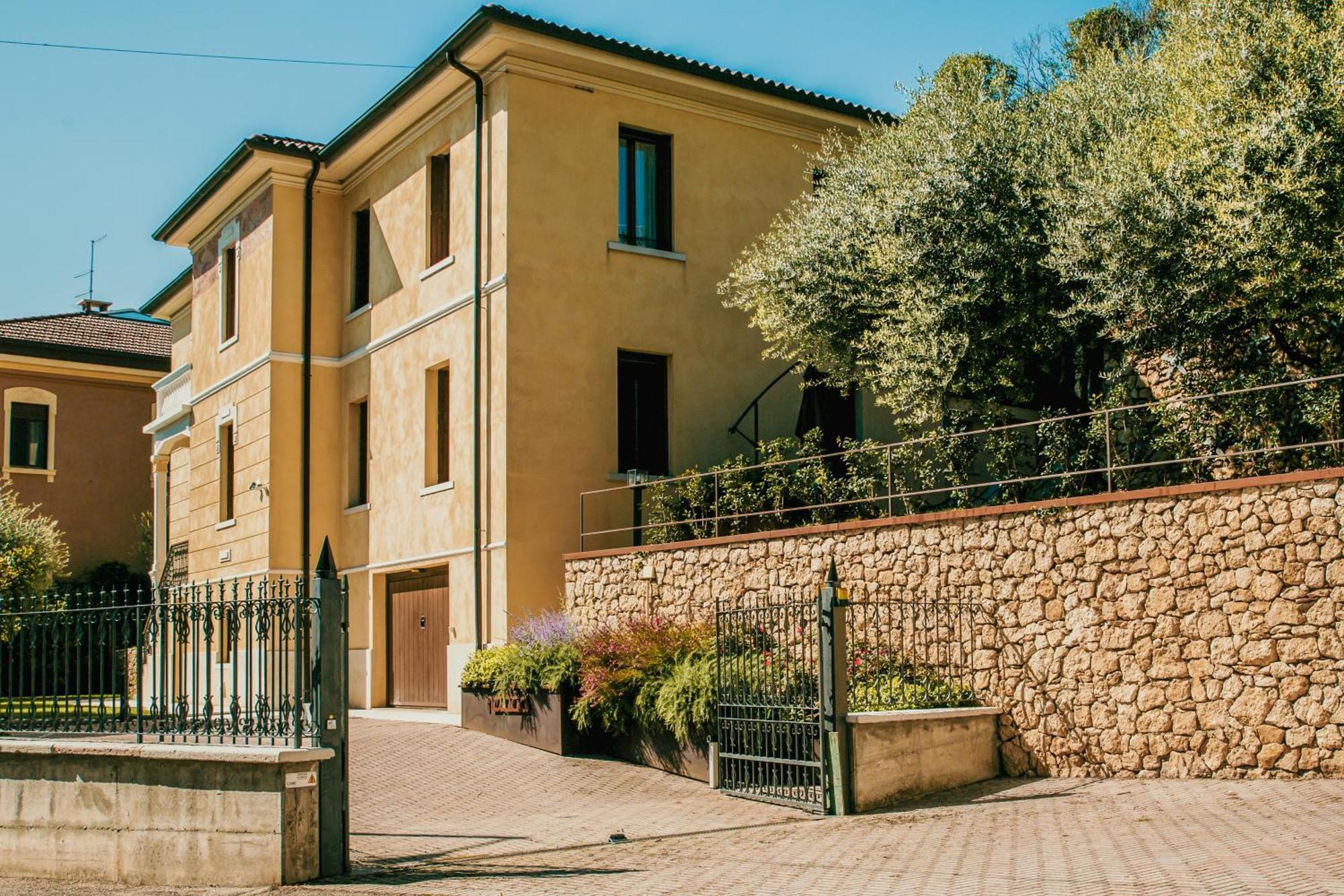 Naboo Verona Luxury Suites Εξωτερικό φωτογραφία